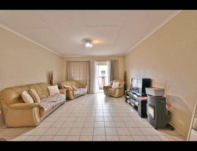 2 BEDROOM APARTMENT FOR SALE IN OAKDENE
